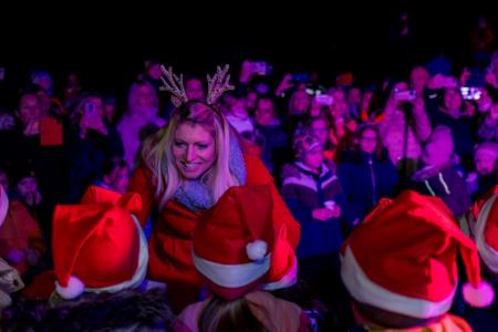 Prihod Dedka Mraza s spremstvom